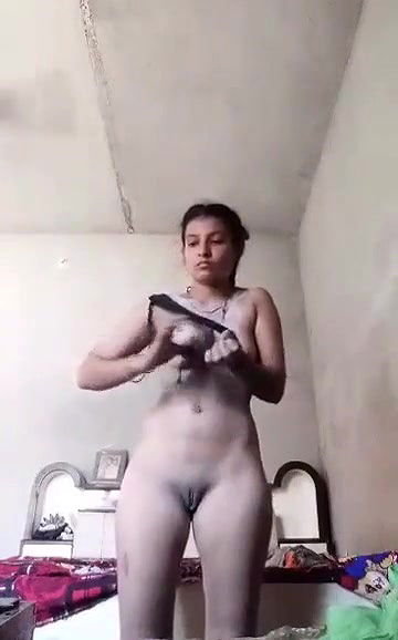 Cute Desi girl Shows her Boobs and Pussy