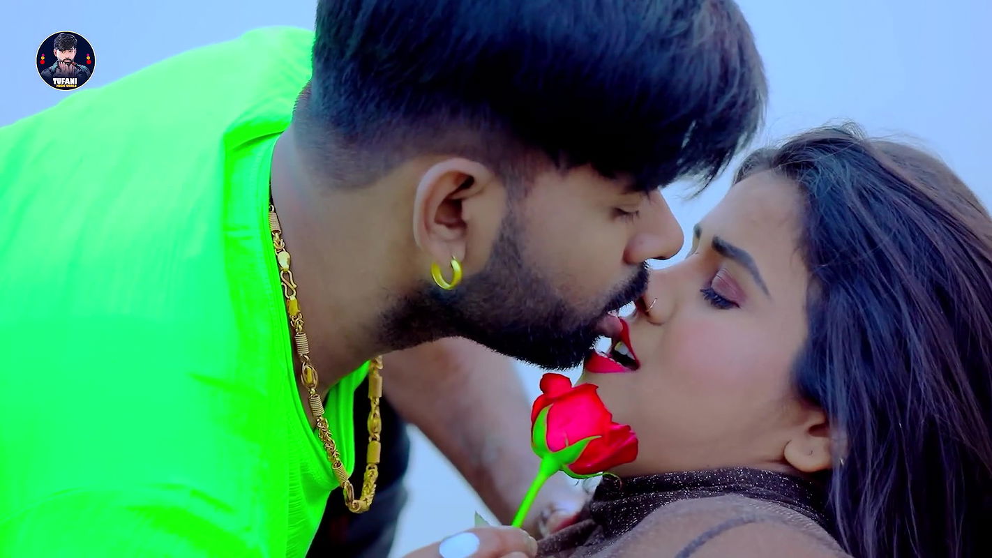 Hot – Busty girl’s boobs grabbed, kissed & pressed many times, navel kissed, cleavage