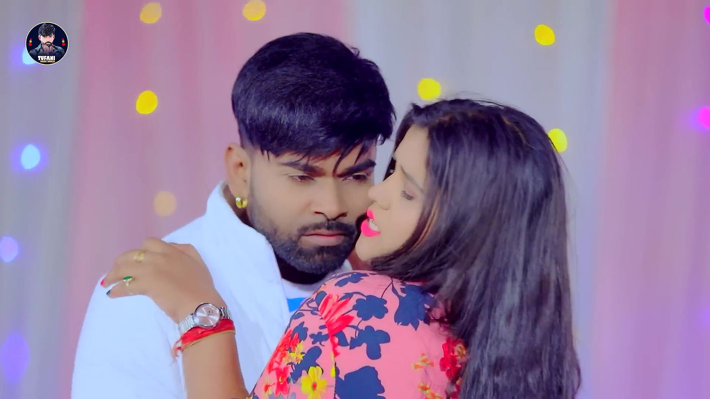 Hot – Busty girl’s boobs grabbed, kissed & pressed many times, navel kissed, cleavage