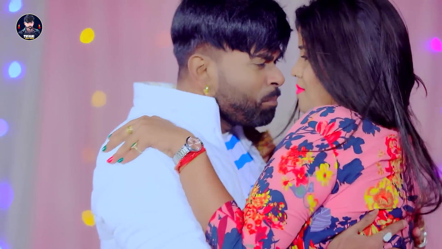 Hot – Busty girl’s boobs grabbed, kissed & pressed many times, navel kissed, cleavage