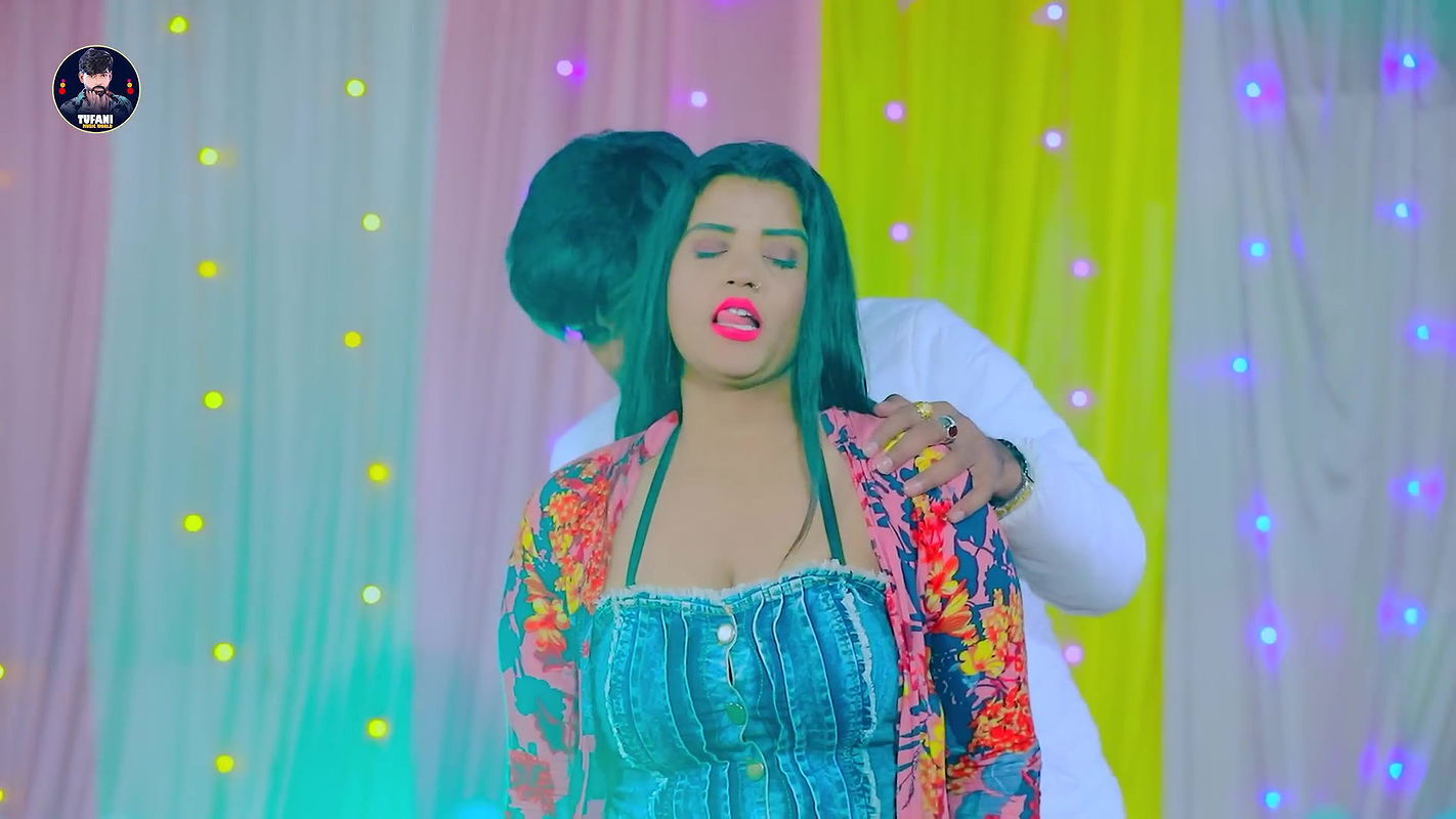 Hot – Busty girl’s boobs grabbed, kissed & pressed many times, navel kissed, cleavage