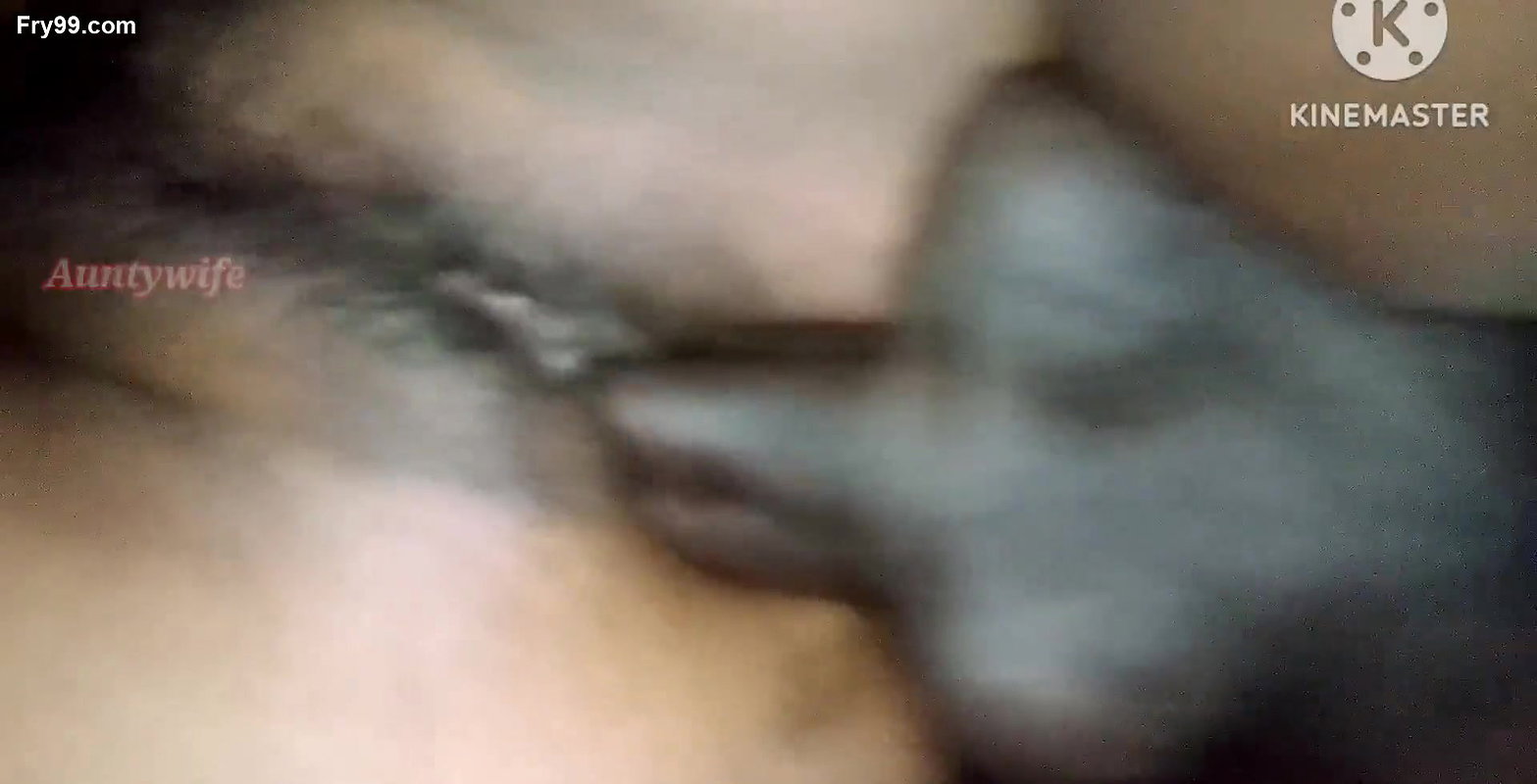 Desi old aunty ko Happy New year ka raat mein bistar ke andar chudai Kiya.