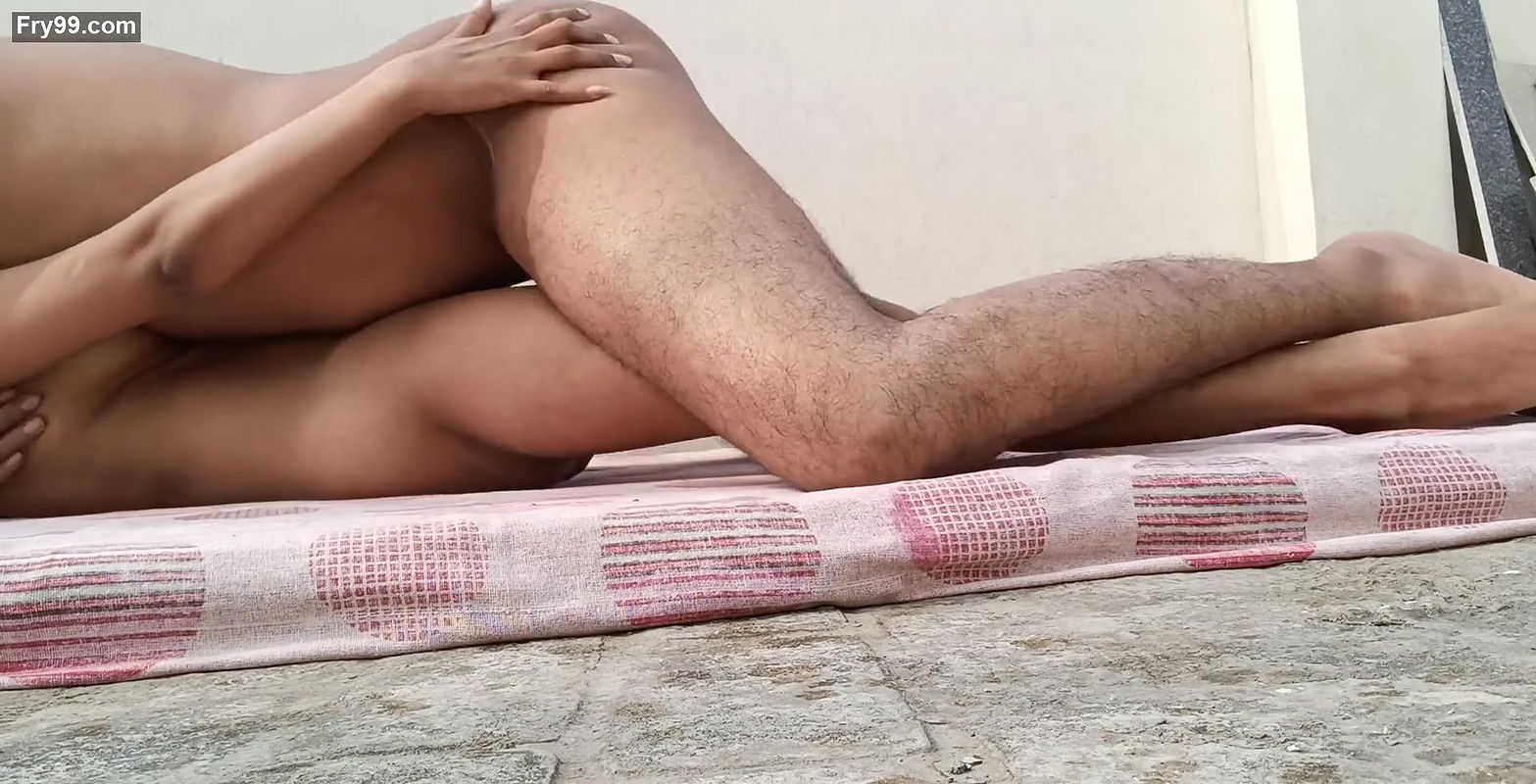 Hot Indian Desi village girlfriend ko chat pe le jaakar choda dogy style me.