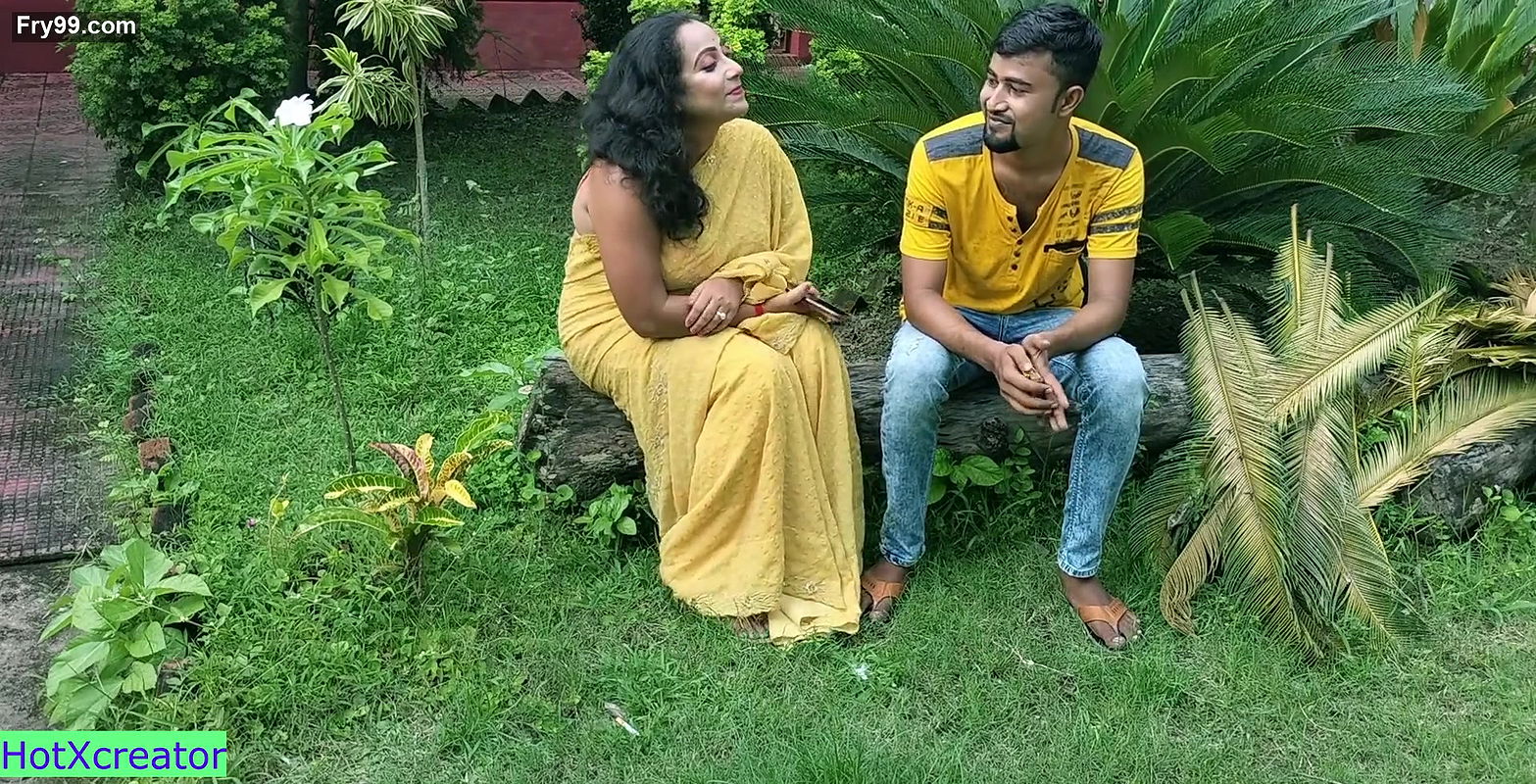 Indian Hot Bhabhi Sex with Unknown Young Boy! Plz Cum Inside.