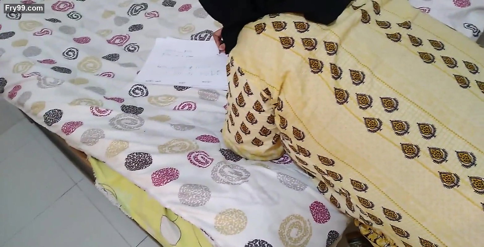 Kitab Padhte Samay Choti Bhai ne Badi Bahan ki Gund Mari – Hindi Clear Audio (Indian Family Sex).