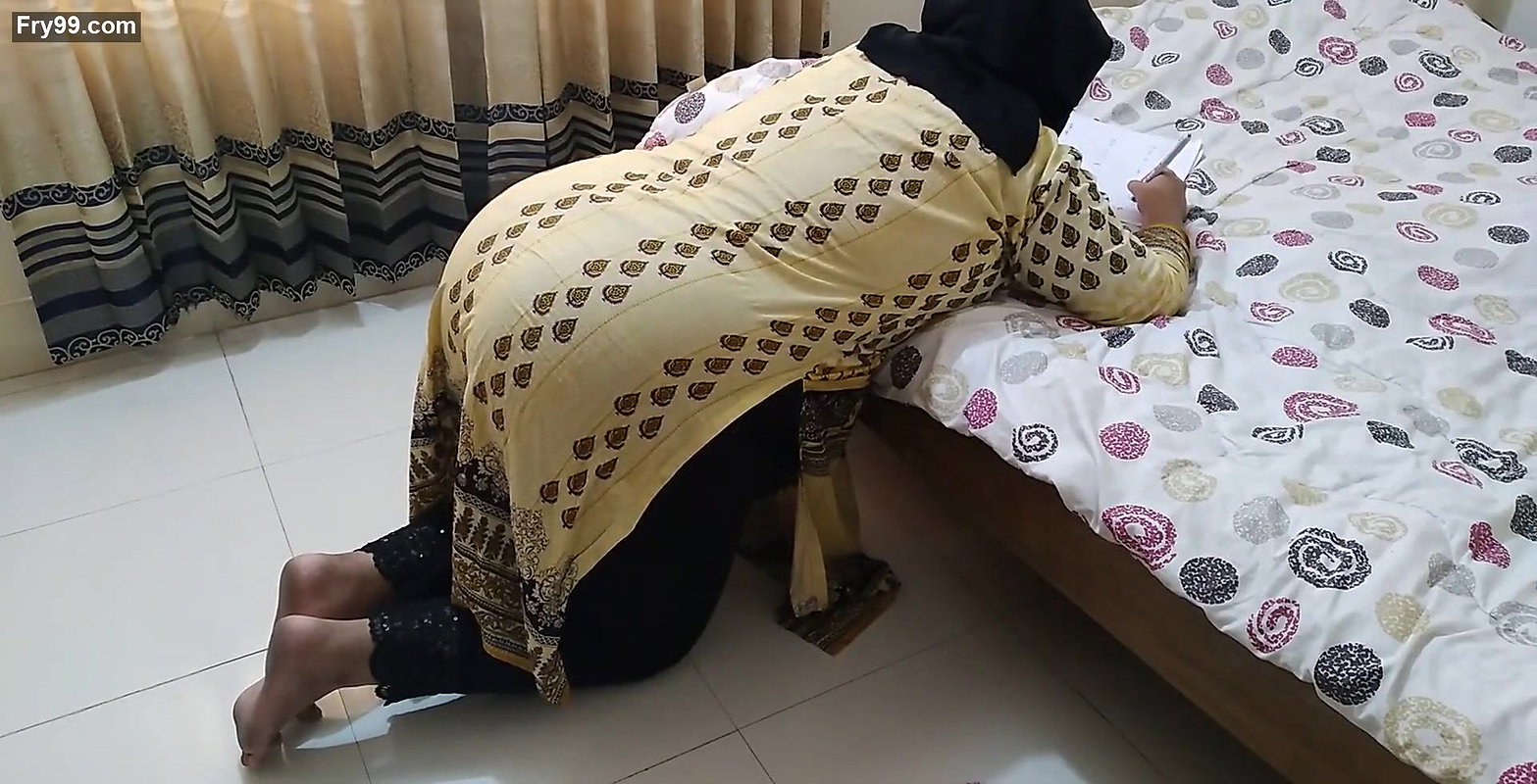 Kitab Padhte Samay Choti Bhai ne Badi Bahan ki Gund Mari – Hindi Clear Audio (Indian Family Sex).