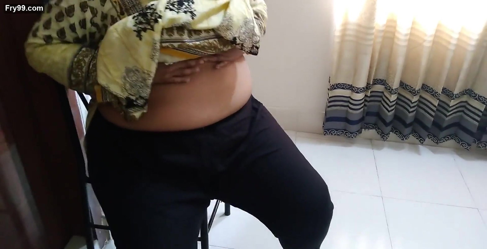 Room ki andar Masturbat karte hue (35 saal ki kavita aunty) uski Bete ne use dekh liya aur uski Jabardast Chudai ki.