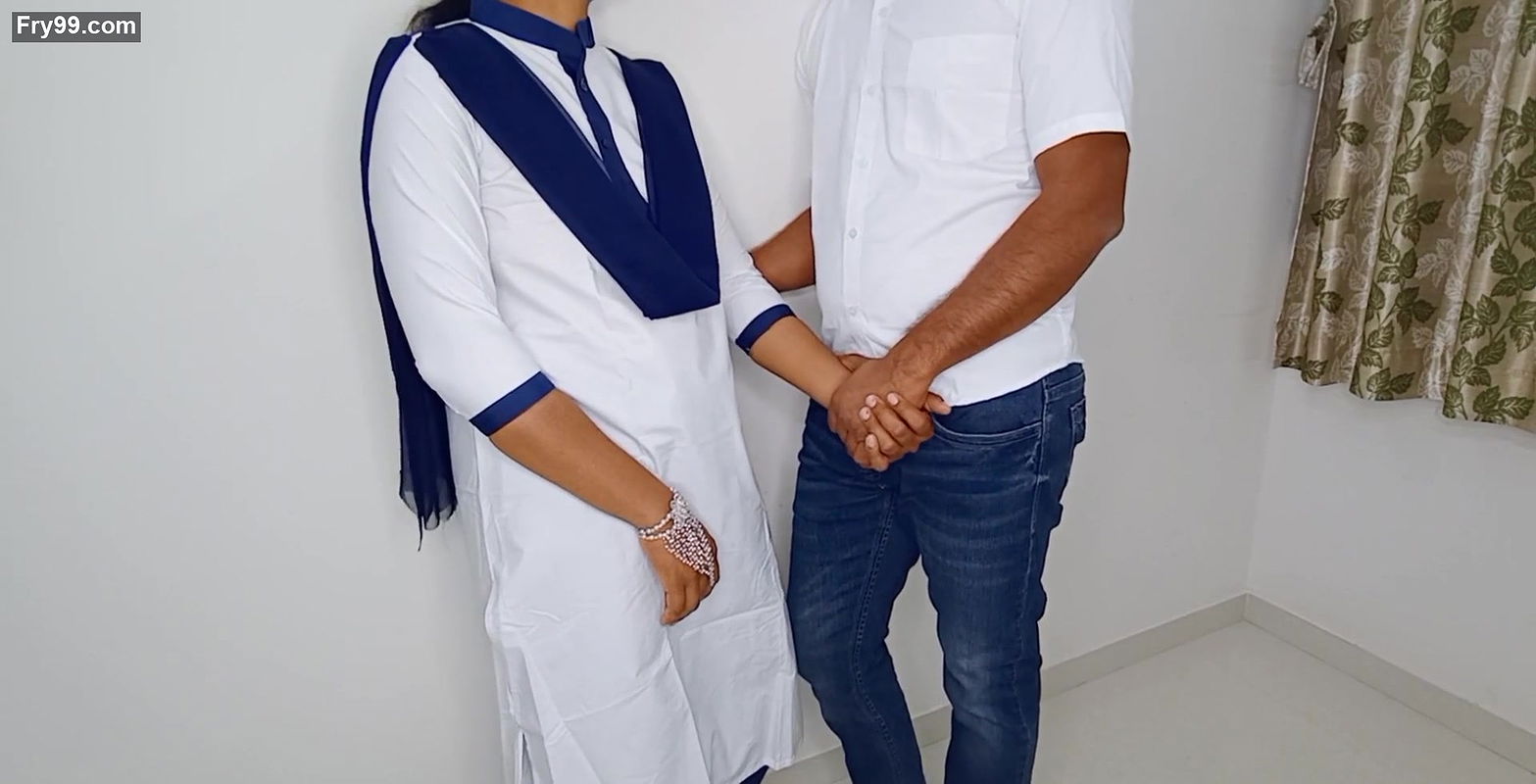 Shcool me class chutne ke baad komal ne apne boyfriend ke sath chut fat jayegi.