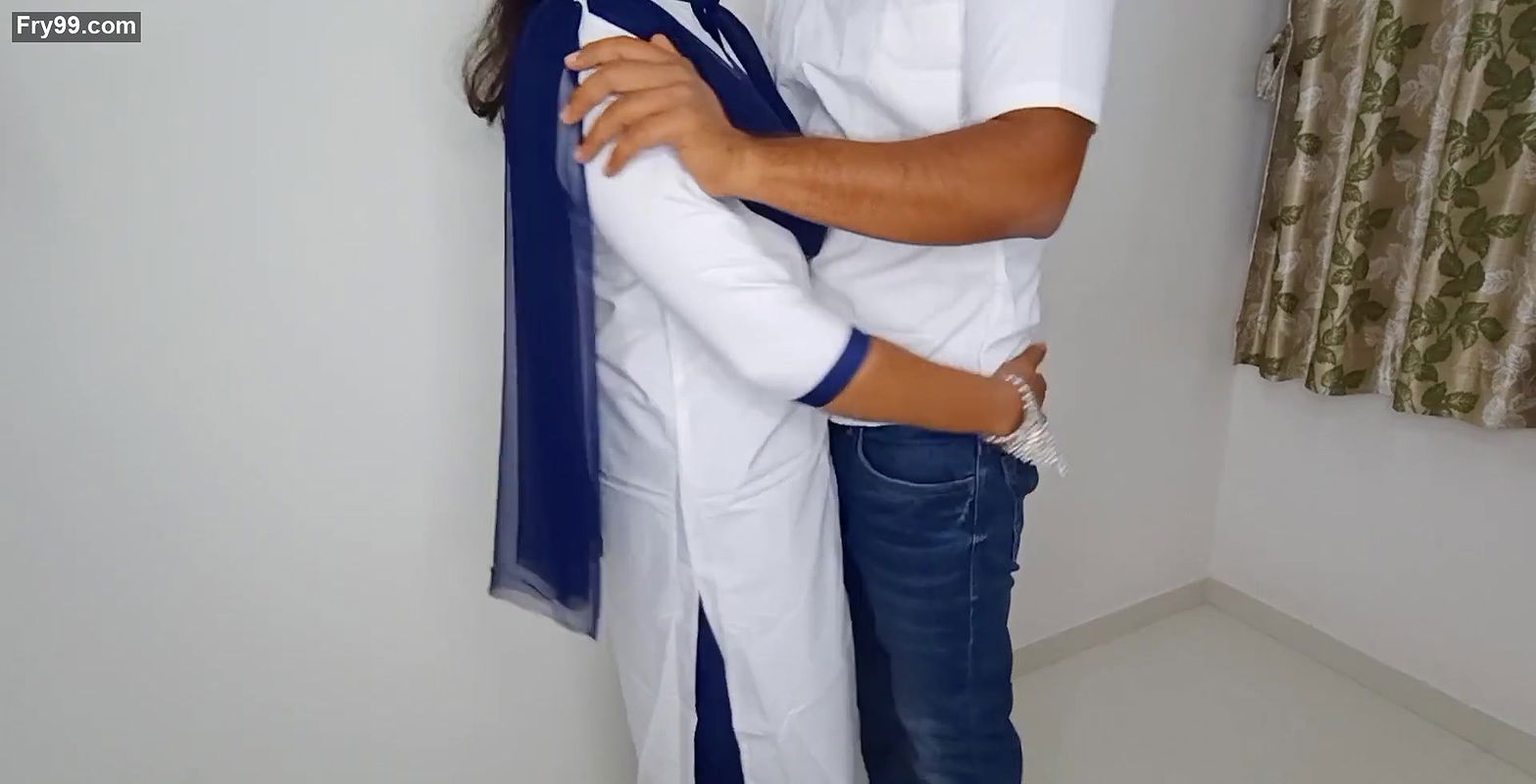 Shcool me class chutne ke baad komal ne apne boyfriend ke sath chut fat jayegi.