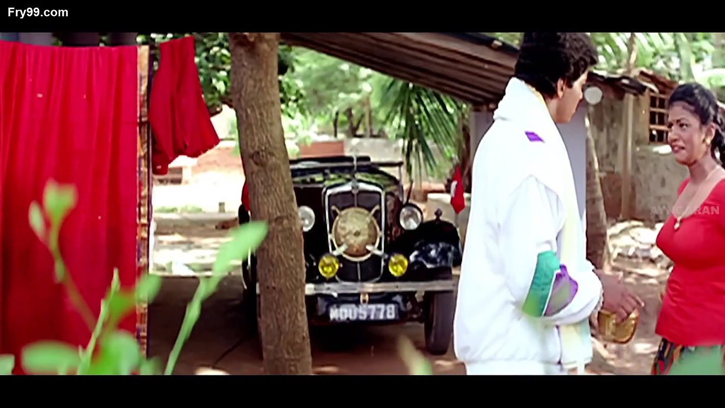 Big Boob Beautiful Girl and nipple show in wet dress – Swathi scenes compilation