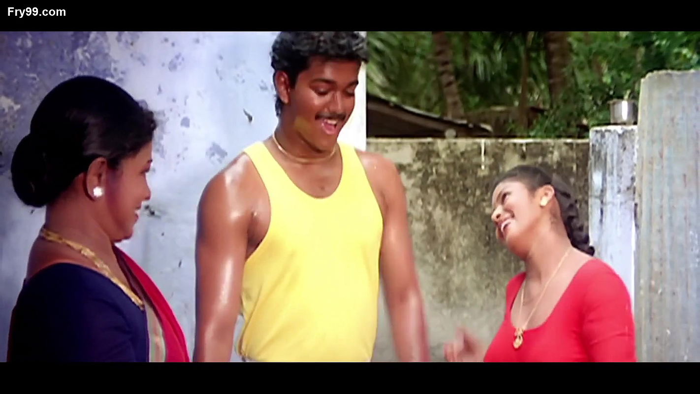 Big Boob Beautiful Girl and nipple show in wet dress – Swathi scenes compilation