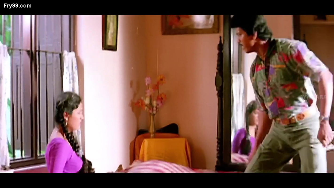 Big Boob Beautiful Girl and nipple show in wet dress – Swathi scenes compilation