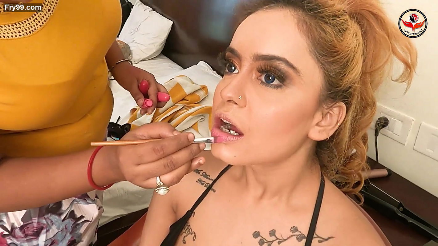 Hot booby model riya huge cleavage show makeover