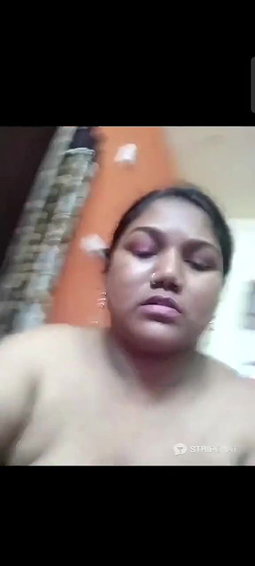 Hot bhabi boobs showing