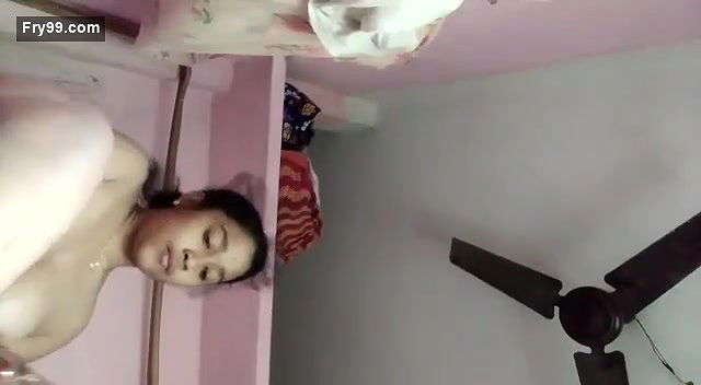 Hot Look Desi Girl Showing her boobs and Pussy