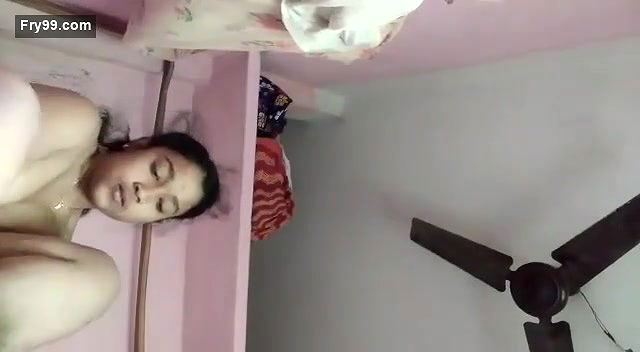 Hot Look Desi Girl Showing her boobs and Pussy