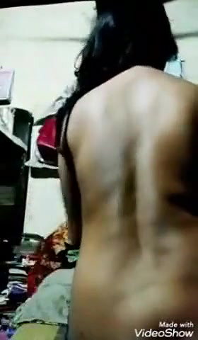 Beautiful gf remove her dress and show body
