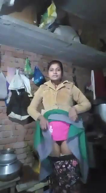 Desi Village Girl Shows Her Boobs and Pussy
