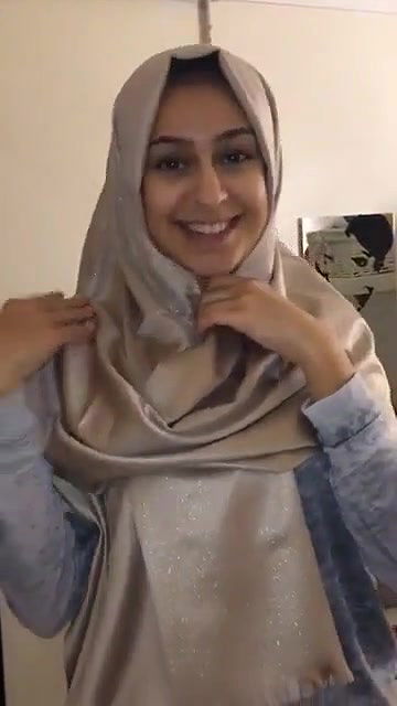 Extremely Beautiful Paki Babe Showing her Cum Dripping Pussy