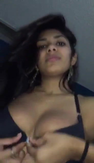 Extremely Sexy Babe Seduce her BF