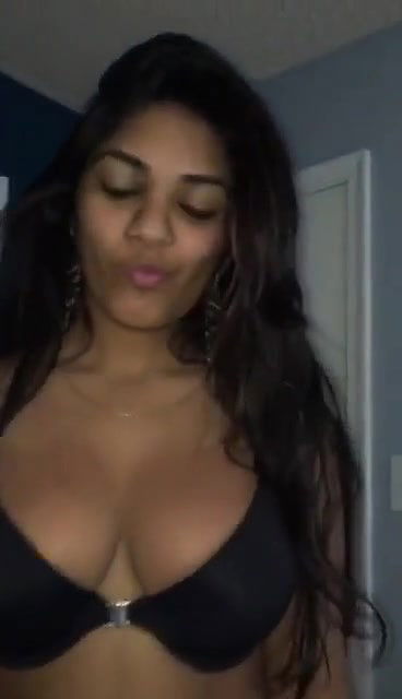 Extremely Sexy Babe Seduce her BF