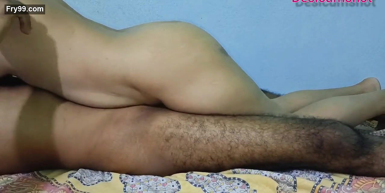 Bhabhi ne bhaee ke upar aa kar chudai Kari hot homemade sex bhabhi stepbrother hot sex.