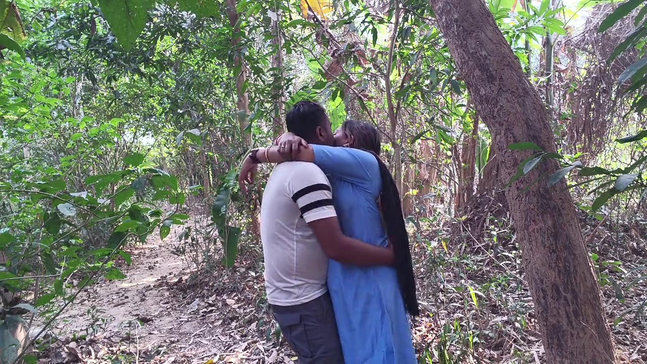 Odia college girl hard-core fuck with her boyfriend in forest, odia sex in outdoor forest