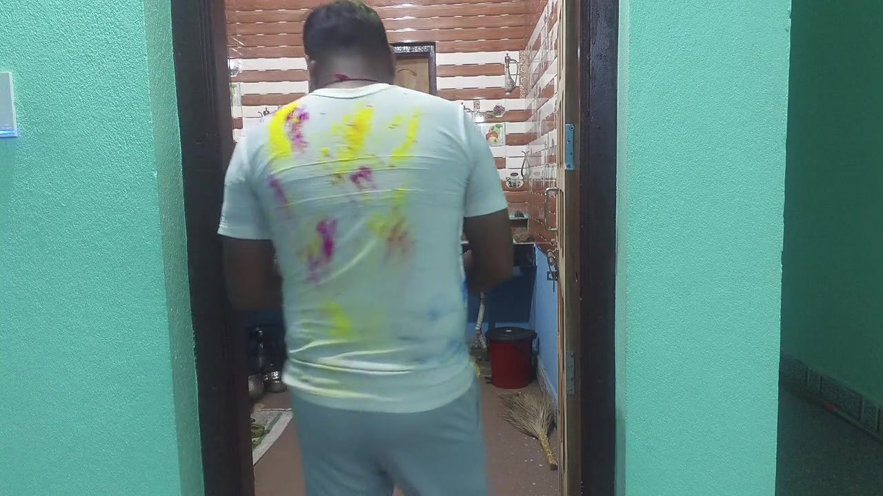 Beautiful Bengali Bhabhi Enjoy Holi Special with Her Neighbours Applied Lot of Colors in Hindi