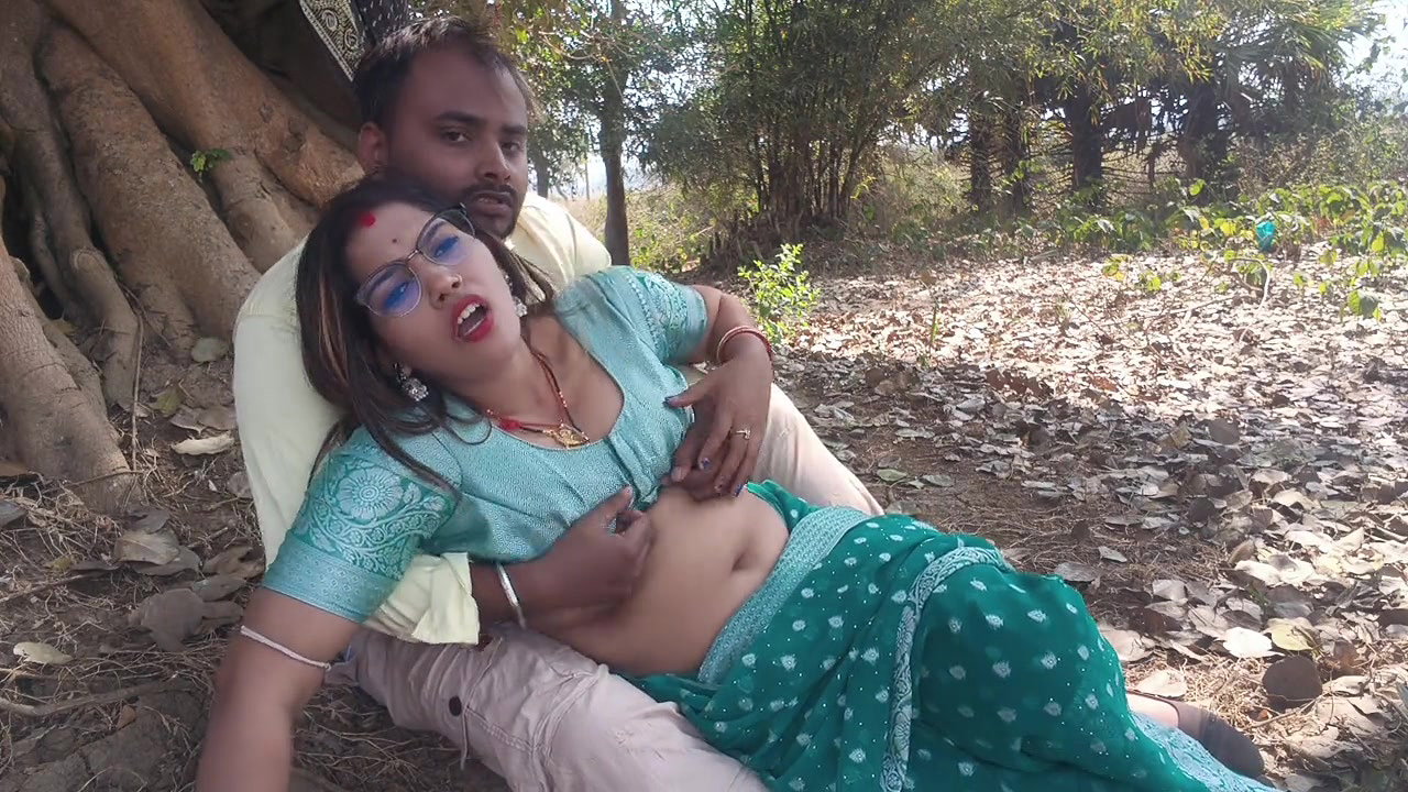 Bengali Sexy Village Wife Chitting Her Husband and Meet Her Boyfriend Outdoor, Bengali Sex Video
