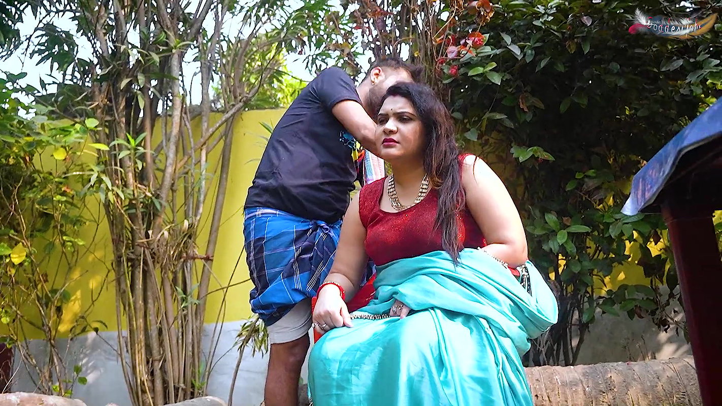 Desi Mallu Bhabhi Hardcore Fuck with Local Mason When She Was Alone at Home Full Movie ( Hindi Audio )