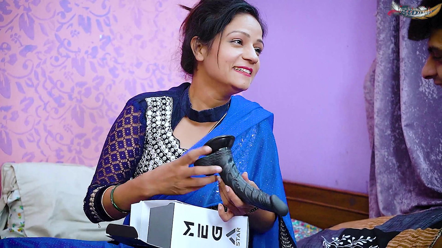 Desi Vargin Girl Hardcore Fuck with Dildo Delivery Boy When She Was Alone Full Movie