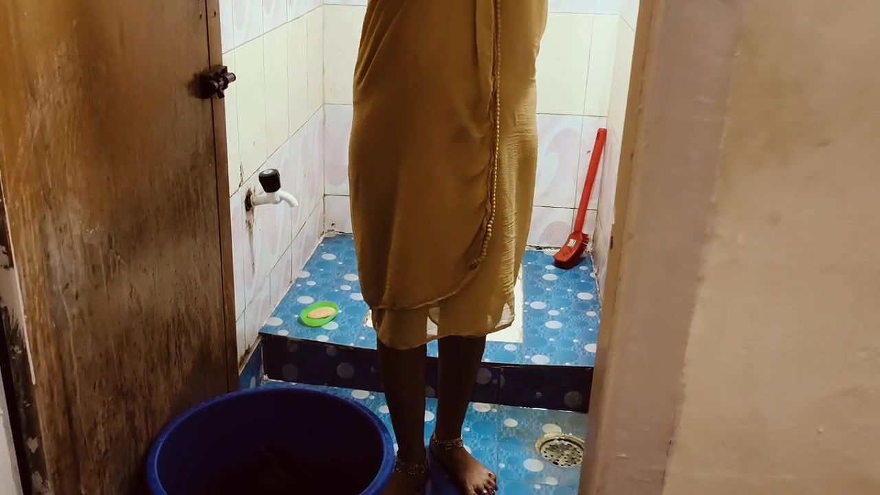 Natural Village House Wife Nude Bathing Video