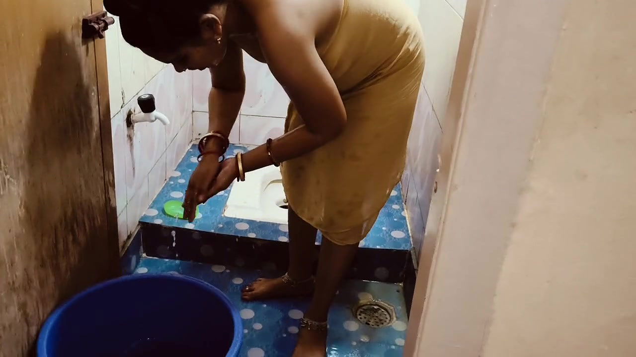 Natural Village House Wife Nude Bathing Video