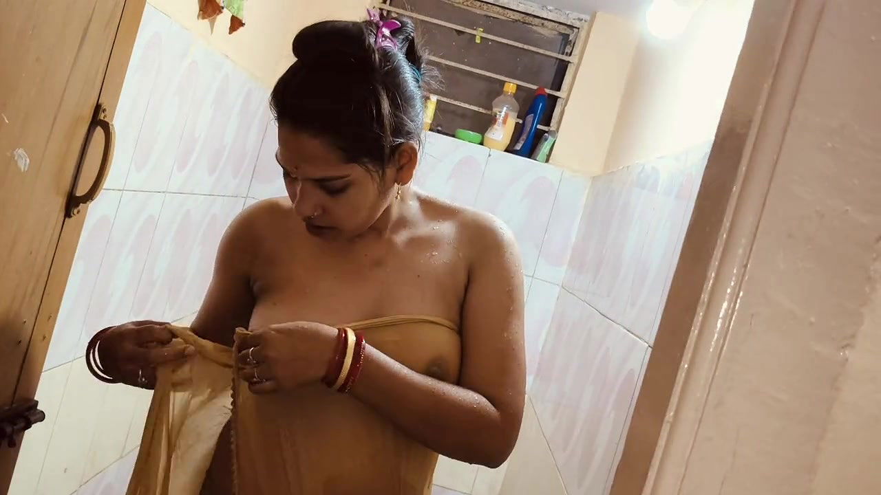 Natural Village House Wife Nude Bathing Video