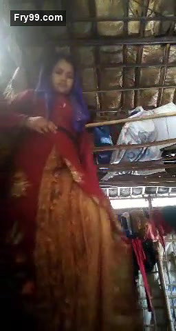 Desi village bhabi show her pussy
