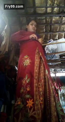 Desi village bhabi show her pussy