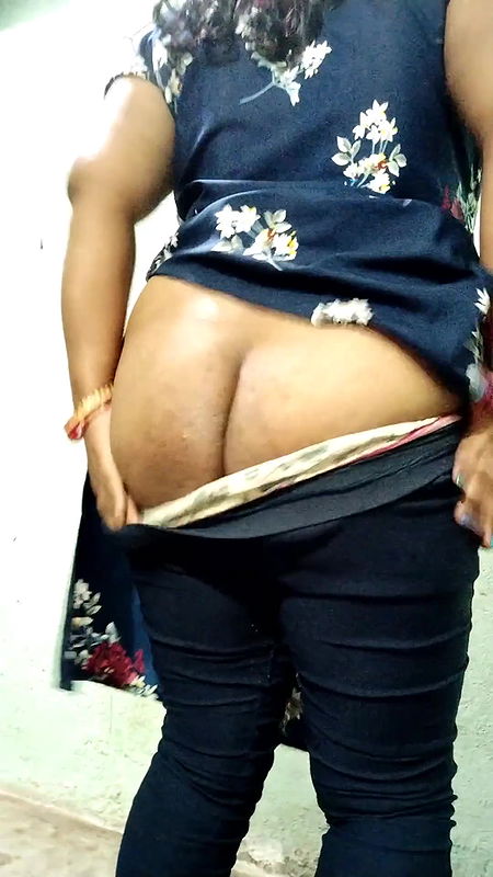 Delhi bhabi ki Hot boobs …bhabi ki gaand Masta hai.