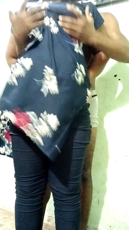 Delhi bhabi ki Hot boobs …bhabi ki gaand Masta hai.