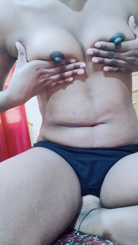 Desi bhabhii boobs massage itself part2.