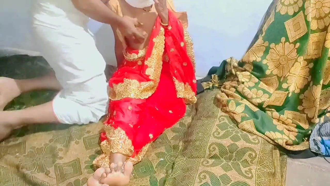 Desi couple sex In Red saree.