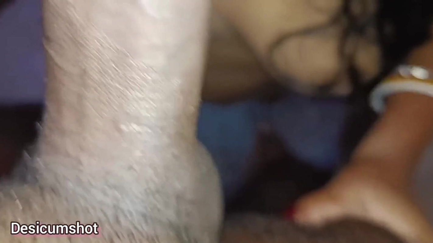 Desi girl sucking like pro sucker with her Desi college boyfriend.