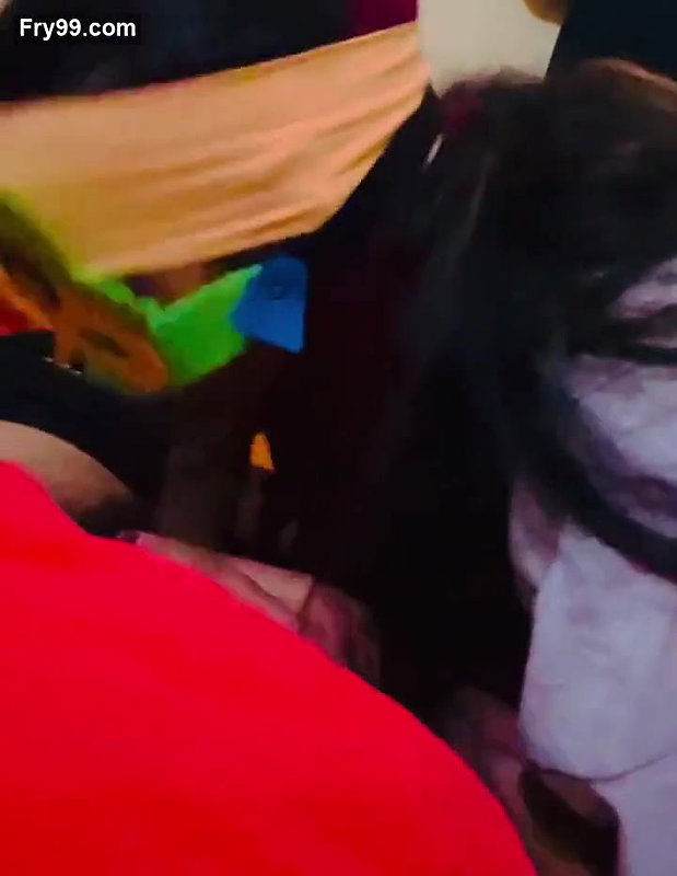 Desi girlfriend sucking me.