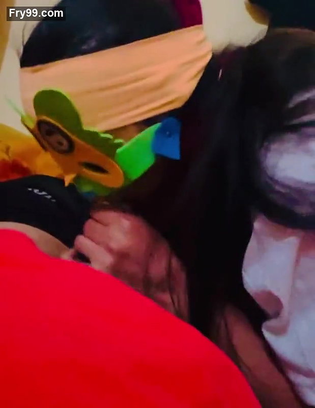 Desi girlfriend sucking me.