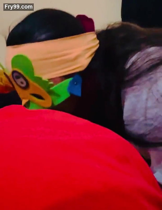 Desi girlfriend sucking me.