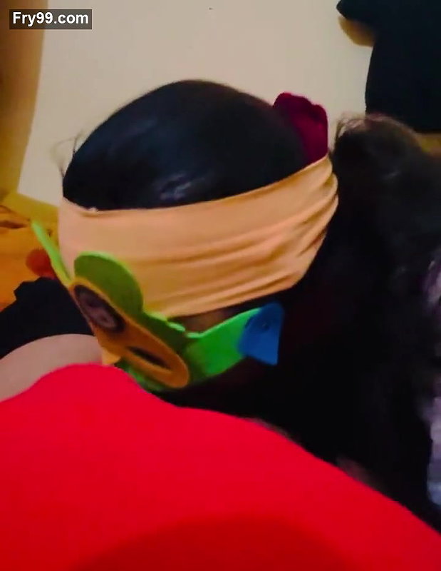 Desi girlfriend sucking me.