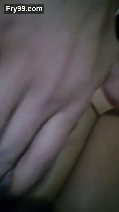 Desi village aunty fing her pussy