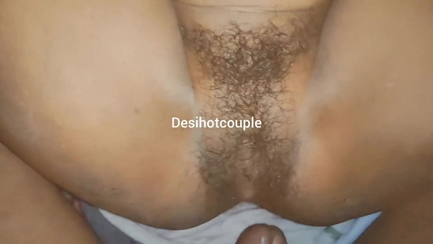 Desi Indian village bhabhi fucking in green saree.