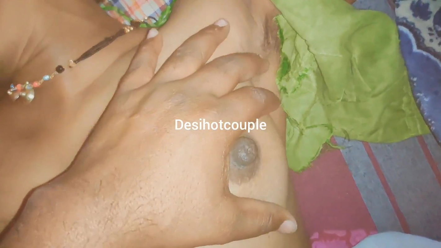 Desi Indian village bhabhi fucking in green saree.