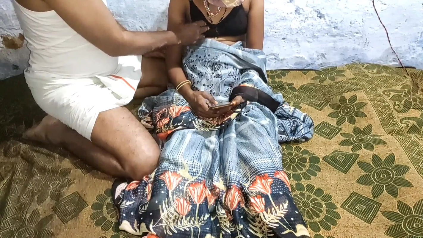 Desi Indian village bhabhi fucking.