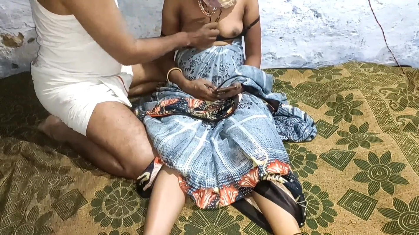 Desi Indian village bhabhi fucking.